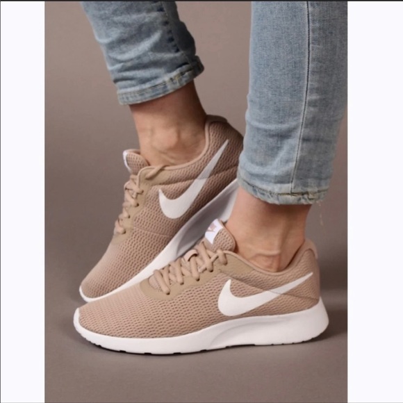 Nike Shoes - Nike Tanjun Sneakers 7.5